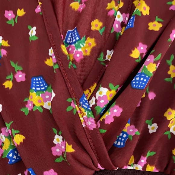 SOLD Vintage 70s Burgundy Nylon Flower Basket Novelty Print Wrap Style Crop Top - Picture 4 of 9